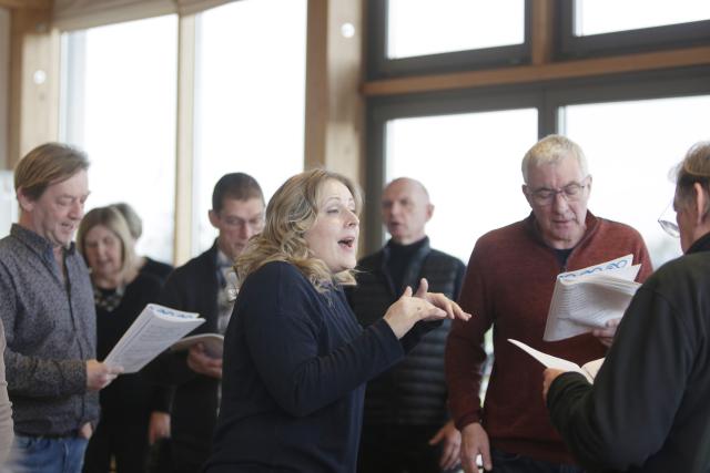 Personnes qui chantent