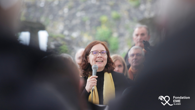 femme qui chante 