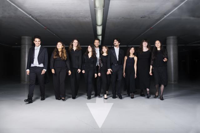 Ein Bild der Gruppe Luxembourg Philharmonic Academy in ihrer schwarzen Konzertkleidung