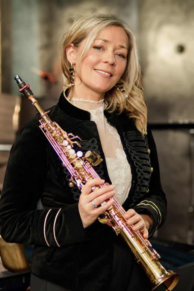 musicienne avec son saxophone