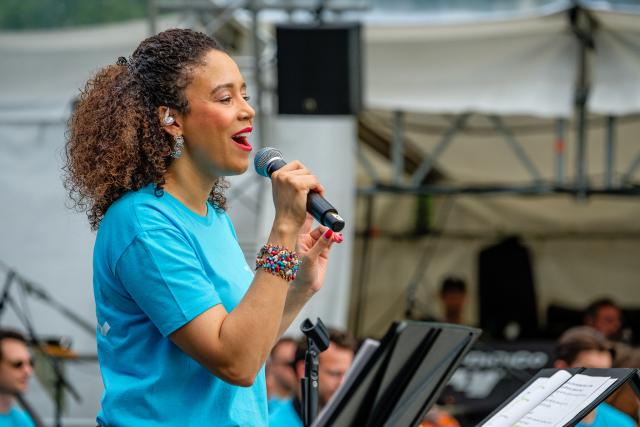 Stephany Ortega sur la scène de la Kinekswiss pour All Together
