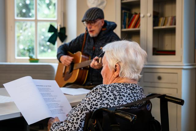 musicien qui chante 