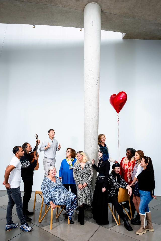 photo des participants de pOpera et un ballon en coeur